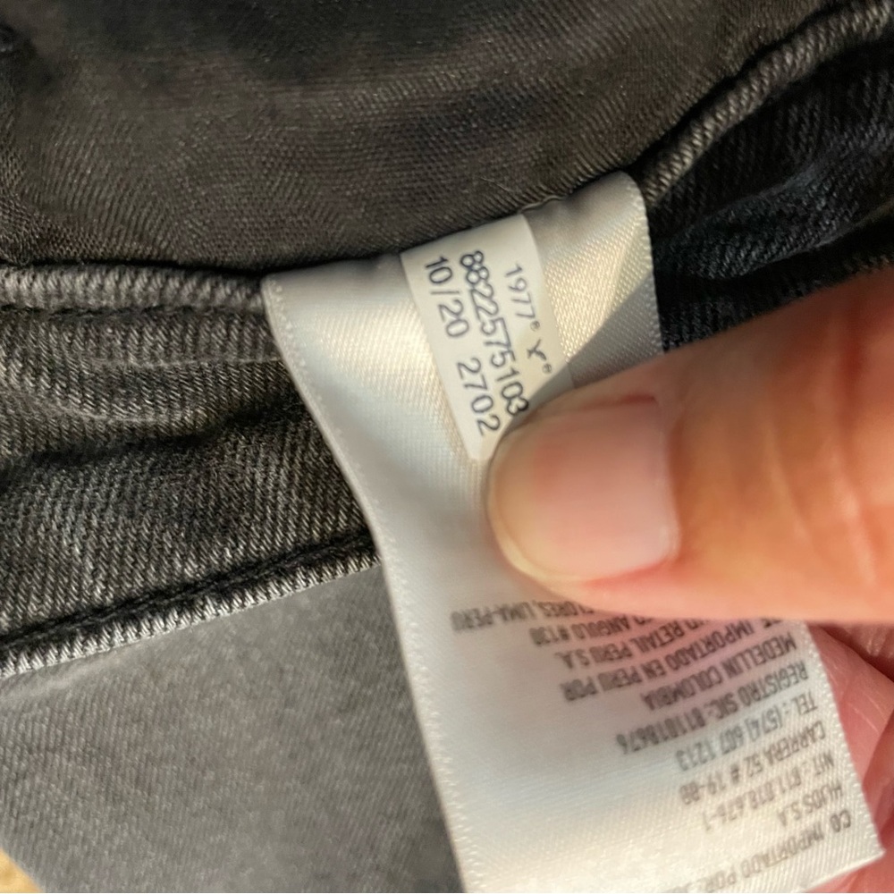 American Eagle Black Mom High Rise Jeans. Size 00 - Picture 4 of 7